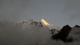 Thamserku Mountain Everest Base Camp trek